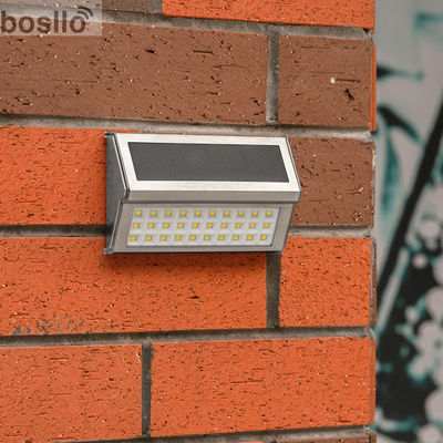 Ein guter Preis. Schwarze Solarwandlampen für lange Arbeitszeit 8-10 Stunden Lichtfluss 30LM Online